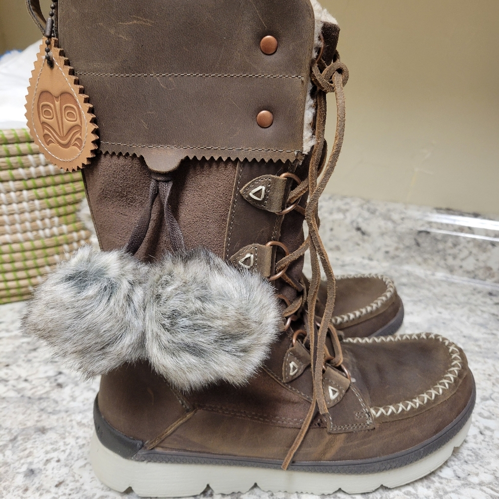 New Manitobah Mukluk Waterproof Pacific Fur-Trimmed Winter Boots 8 - Picture 5 of 11